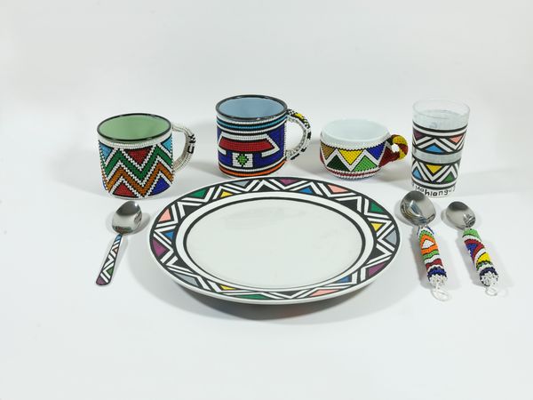 Esther MAHLANGU : Set da tavola composto da 8 pezzi  - Asta Arte Moderna e Contemporanea - Associazione Nazionale - Case d'Asta italiane