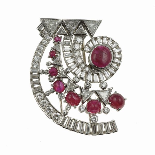 Clip con diamanti e rubini taglio cabochon  - Asta Fine Jewels - Associazione Nazionale - Case d'Asta italiane