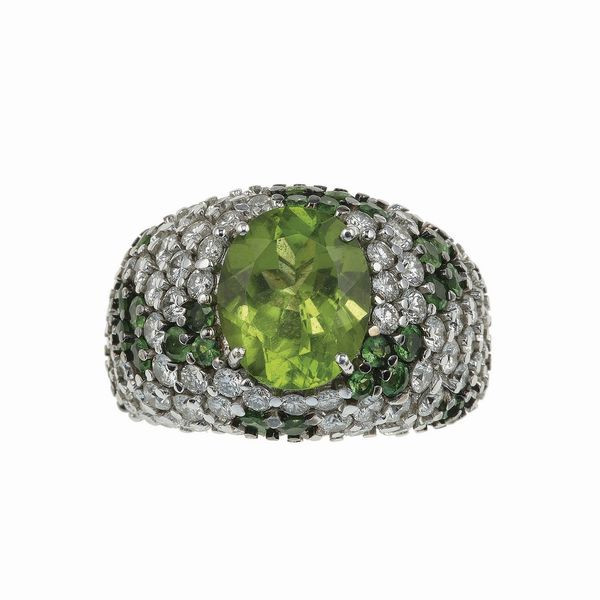 Cusi. Anello con peridoto, diamanti e tsavoriti  - Asta Fine Jewels - Associazione Nazionale - Case d'Asta italiane