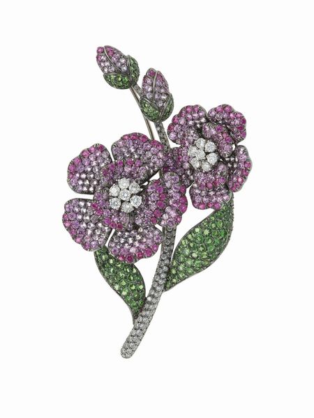 Sabbadini. Spilla a soggetto floreale con diamanti, zaffiri rosa e tsavoriti  - Asta Fine Jewels - Associazione Nazionale - Case d'Asta italiane