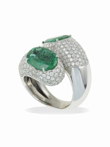 Anello con due smeraldi e pavè di diamanti  - Asta Fine Jewels - Associazione Nazionale - Case d'Asta italiane