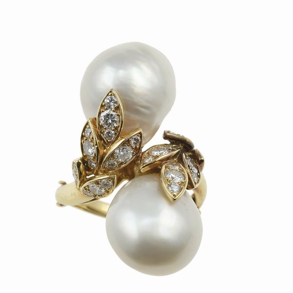 Van Cleef & Arpels. Anello con perle barocche e diamanti  - Asta Fine Jewels - Associazione Nazionale - Case d'Asta italiane