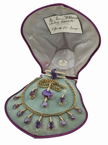 Musy, Padre e Figli, Torino. Parure composta da girocollo, pendente/spilla, orecchini e bracciale rigido con perle e ametiste  - Asta Fine Jewels - Associazione Nazionale - Case d'Asta italiane