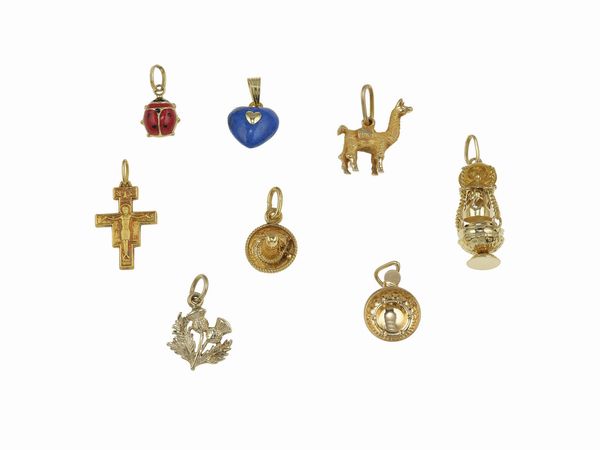 Otto piccoli charms  - Asta Fine Jewels - Associazione Nazionale - Case d'Asta italiane