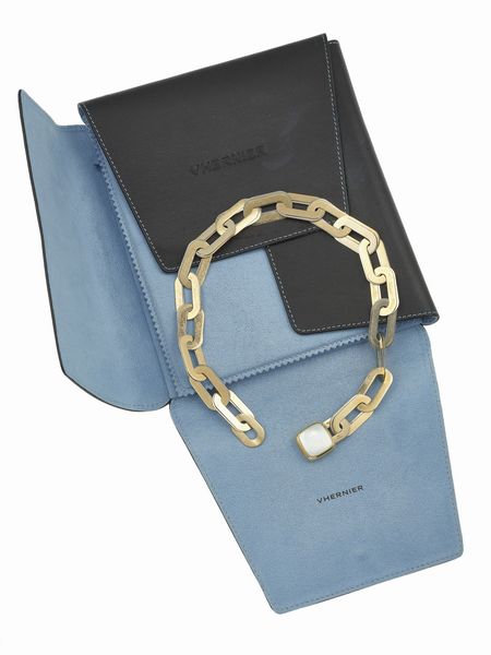 Vhernier. Girocollo a catena con madreperla  - Asta Fine Jewels - Associazione Nazionale - Case d'Asta italiane