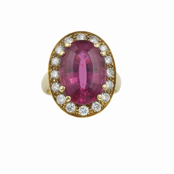 Anello con grande rubellite e diamanti a contorno  - Asta Fine Jewels - Associazione Nazionale - Case d'Asta italiane