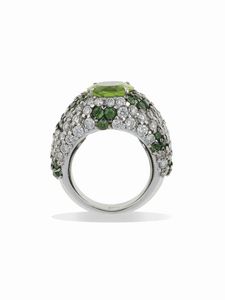 Cusi. Anello con peridoto, diamanti e tsavoriti  - Asta Fine Jewels - Associazione Nazionale - Case d'Asta italiane