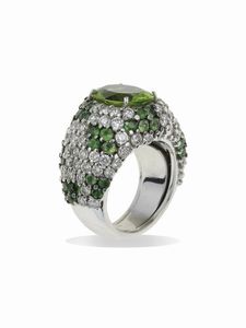 Cusi. Anello con peridoto, diamanti e tsavoriti  - Asta Fine Jewels - Associazione Nazionale - Case d'Asta italiane