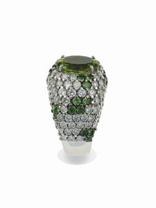 Cusi. Anello con peridoto, diamanti e tsavoriti  - Asta Fine Jewels - Associazione Nazionale - Case d'Asta italiane