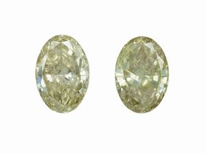 Anello con due diamanti taglio ovale di ct 4.07 e 4.14, natural fancy yellow-grey  - Asta Fine Jewels - Associazione Nazionale - Case d'Asta italiane