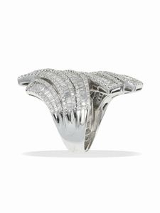 Anello con diamanti taglio baguettes e brillante  - Asta Fine Jewels - Associazione Nazionale - Case d'Asta italiane