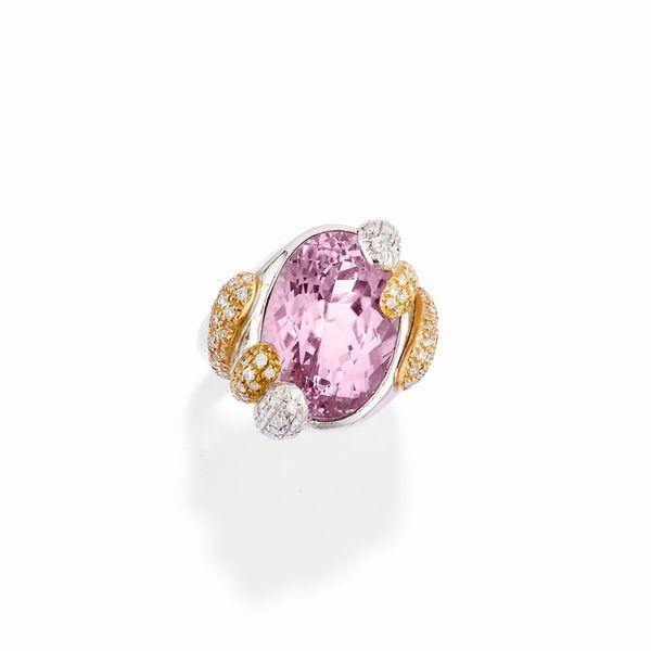 Anello con kunzite  - Asta Gioielli Importanti - Associazione Nazionale - Case d'Asta italiane