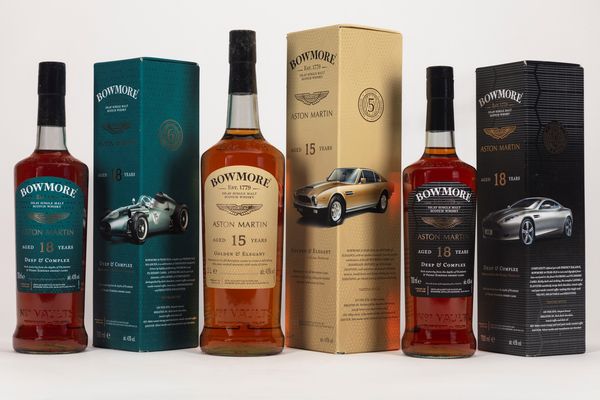 Scozia : Bowmore Aston Martin serie completa (3 BT)  - Asta Vini e Distillati - Associazione Nazionale - Case d'Asta italiane