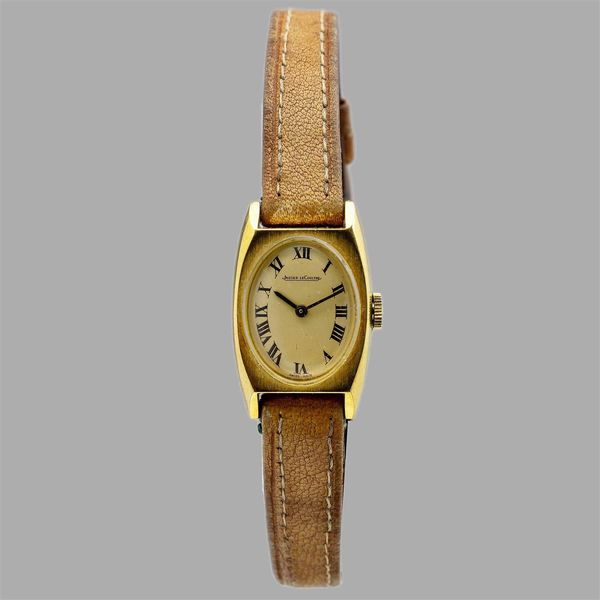 Jaeger-LeCoultre : Jaeger Le Coultre Lady tonneau in oro 18k, quadrante champagne con numeri romani, carica manuale, cinturino in pelle, 20x17,5 mm, 1960 circa  - Asta Orologi da Polso - Associazione Nazionale - Case d'Asta italiane