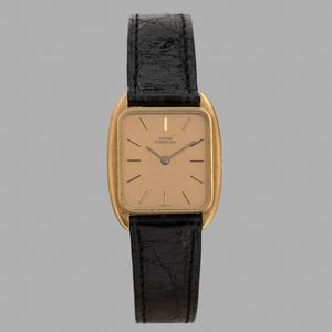 GIRARD PERREGAUX - Solo tempo in oro giallo di forma tonneau 18k carica manuale, quadrante champagne con indici applicati, 24x27 mm