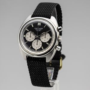 MOVADO : Movado Datron cronografo tre contatori con tasti a pompa, quadrante nero tre contatori, indici applicati e datario alle 12, carica manuale, 37 mm, 1970 circa.<BR><BR>L'orologio viene venduto senza cinturino  - Asta Orologi da Polso - Associazione Nazionale - Case d'Asta italiane