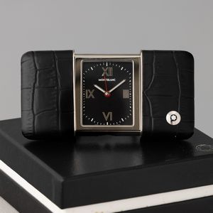 MONTBLANC : Montblanc orologio da viaggio, quadrante nero con lancette e indici luminosi, movimento al quarzo, vetro zaffiro, con scatola e service, 45x36 mm  - Asta Orologi da Polso - Associazione Nazionale - Case d'Asta italiane