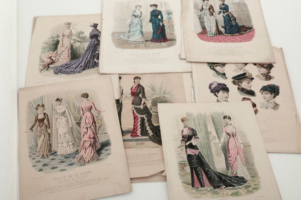 (moda del secolo XIX), Francia Raccolta di 54 figurini di moda in nero e a colori  - Asta Stampe - Associazione Nazionale - Case d'Asta italiane