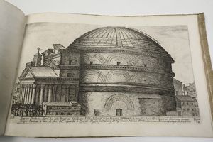 Aloisio Giovannoli (Civita Castellana, ca. 1550 - Roma, 1618)<BR>Roma, 1750 (?) Vedute degli antichi vestigj di Roma di Alo Giovannoli in due parti. La prima contiene mausolei, archi, colonne, e fabbriche pubbliche, la seconda rappresenta terme, anfiteatri, teatri e tempj. Comprese in rami 106. Parte prima <BR>Frontespizio incollato su carta non coeva e privo del bordo inferiore con possibile mancanza di testo, restaura all'angolo inferiore della tavola n. 5, gore d'acqua al bordo inferiore di alcune tavole, foxing diffuso soprattutto sulle tavole della prima parte, insignificante strappo marginali, tracce di tarlo nelle sguardie nell'ultima bianca e nelle ultime due tavole.<BR>Legatura in mezza pergamena, cm 26,5x40,5  - Asta Stampe - Associazione Nazionale - Case d'Asta italiane