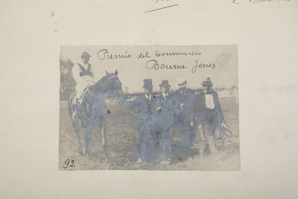 Due album contenenti fotografie e ritagli di giornali relativi a concorsi Ippici  - Asta Libri Antichi - Associazione Nazionale - Case d'Asta italiane