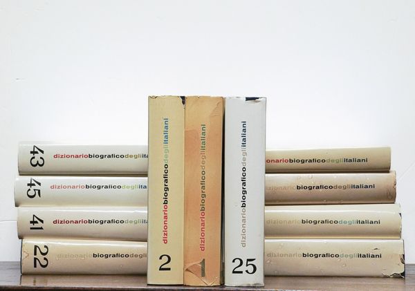 Dizionario biografico degli italiani, Roma 1929 Dizionario biografico degli italiani, Istituto della Enciclopedia Italiana Treccani, Roma 1929. Volumi I; volume II; volume III; volume IV; volume V; volume IX; volume XI; volume XIII; volume XIV; volume XV; volume XVI; volume XVII; volume XVIII; volume XIX; volume XX; volume XXI; volume XXIX. (scompleto; venduto come elemento di arredo)  - Asta Libri Antichi - Associazione Nazionale - Case d'Asta italiane
