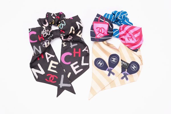 CHANEL : Lotto composto da due accessori per i capelli  - Asta Luxury Fashion - Associazione Nazionale - Case d'Asta italiane