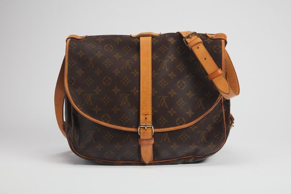 Louis Vuitton : Borsa Saumur  - Asta Luxury Fashion - Associazione Nazionale - Case d'Asta italiane