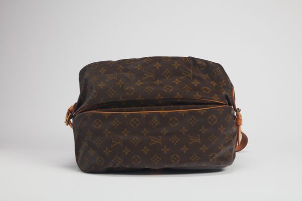 Louis Vuitton : Borsa Saumur  - Asta Luxury Fashion - Associazione Nazionale - Case d'Asta italiane