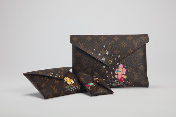 Louis Vuitton : Set di tre pochette Kirigami  - Asta Luxury Fashion - Associazione Nazionale - Case d'Asta italiane