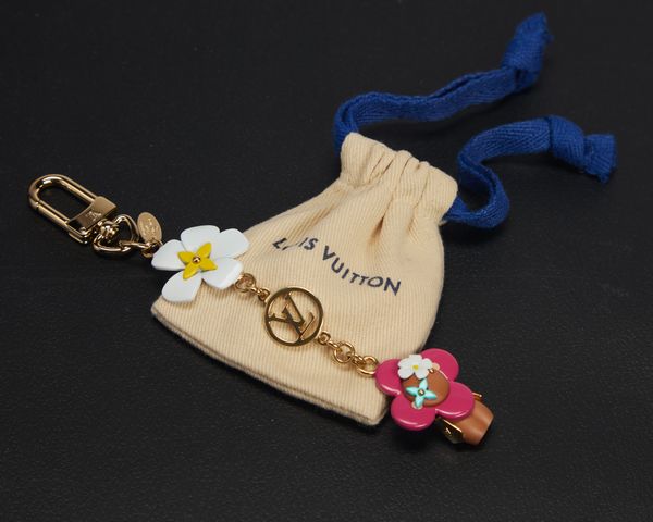 Louis Vuitton : Charm per borsa Vivienne  - Asta Luxury Fashion - Associazione Nazionale - Case d'Asta italiane