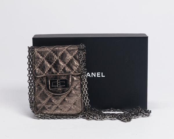 CHANEL : Porta telefono  - Asta Luxury Fashion - Associazione Nazionale - Case d'Asta italiane