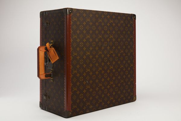 Louis Vuitton : Piccolo baule  - Asta Luxury Fashion - Associazione Nazionale - Case d'Asta italiane