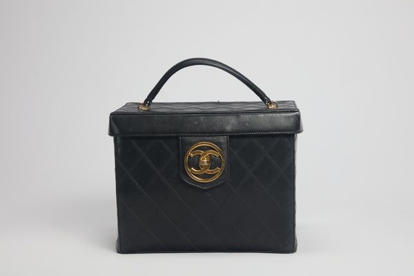 CHANEL : Vanity Case  - Asta Luxury Fashion - Associazione Nazionale - Case d'Asta italiane