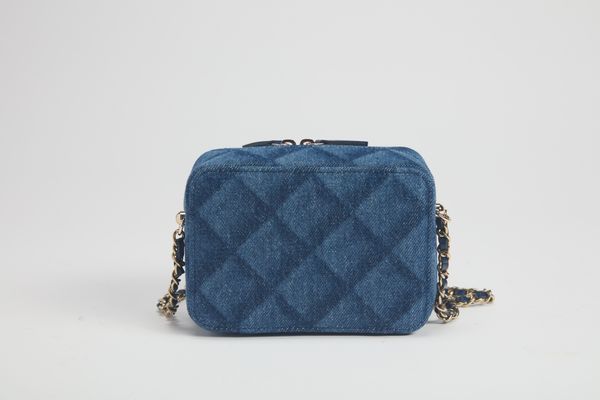 CHANEL : Mini borsa  - Asta Luxury Fashion - Associazione Nazionale - Case d'Asta italiane