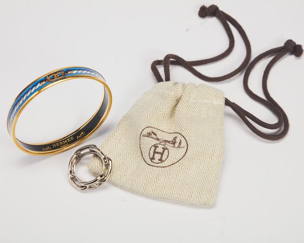 Hermès : Lotto composto da un bracciale e un anello per foulard  - Asta Luxury Fashion - Associazione Nazionale - Case d'Asta italiane