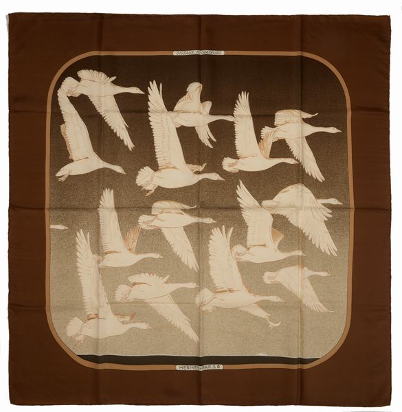 Hermès : Foulard Oiseaux migrateurs  - Asta Luxury Fashion - Associazione Nazionale - Case d'Asta italiane