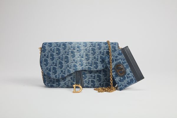 Christian Dior : Saddle Pouch e portacarta  - Asta Luxury Fashion - Associazione Nazionale - Case d'Asta italiane