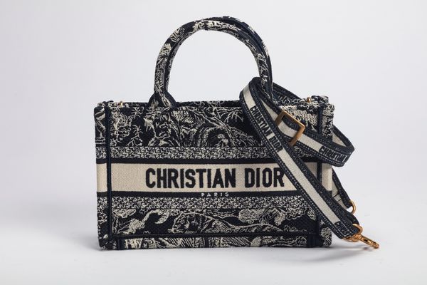 Christian Dior : Borsa mini Dior Book Tote  - Asta Luxury Fashion - Associazione Nazionale - Case d'Asta italiane