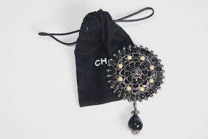 CHANEL - Spilla con pendente