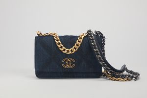 CHANEL - Wallet on Chain