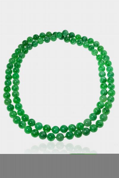 LUNGA COLLANA : Lunghezza cm 120 composta da sfere di giadeite verde del diam. di mm. 12.  - Asta Gioielli  - Associazione Nazionale - Case d'Asta italiane