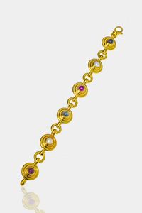 BRACCIALE - Peso gr 22 7 Lunghezza cm 18 5 in oro giallo  composto da elementi geometrici rotondi con al centro zaffiri  rubini  [..]