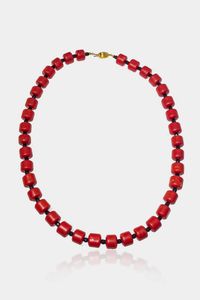 COLLANA - Peso gr 70 Lunghezza cm 49 composta da barilotti di corallo rosso mediterraneo  alternati a sfere briolette di  [..]