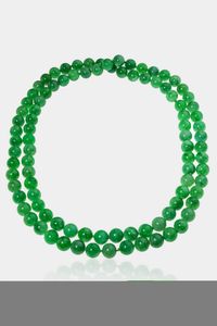 LUNGA COLLANA - Lunghezza cm 120 composta da sfere di giadeite verde del diam. di mm. 12.