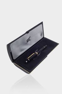 MONTBLANC - Evidenziatore marcato Montblanc  modello Meisterstuck. Cappuccio e corpo in resina nera con finiture color oro  [..]