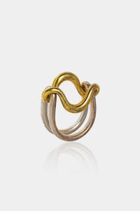 MICHELANGELO PISTOLETTO Biella 1933 - Peso gr 14 1 Misura 16 (56) Anello in argento e vermeille  modello Infinito  sommit ad intreccio Gioiello proveniente  [..]