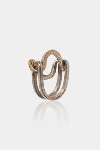 MICHELANGELO PISTOLETTO Biella 1933 - Peso gr 11 1 Misura 12 (52) Anello in argento  modello Infinito  sommit ad intreccio Gioiello proveniente dalla  [..]