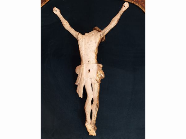 Cristo crocifisso in legno intagliato e dorato  - Asta La Casa del Maestro Pietro Annigoni e di Rosa Segreto - Associazione Nazionale - Case d'Asta italiane