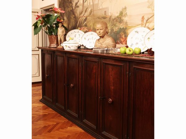 Grande credenza in noce  - Asta La Casa del Maestro Pietro Annigoni e di Rosa Segreto - Associazione Nazionale - Case d'Asta italiane