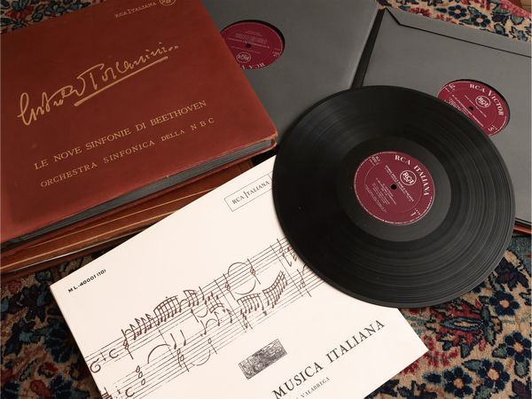 Grande raccolta di dischi in vinile  - Asta La Casa del Maestro Pietro Annigoni e di Rosa Segreto - Associazione Nazionale - Case d'Asta italiane